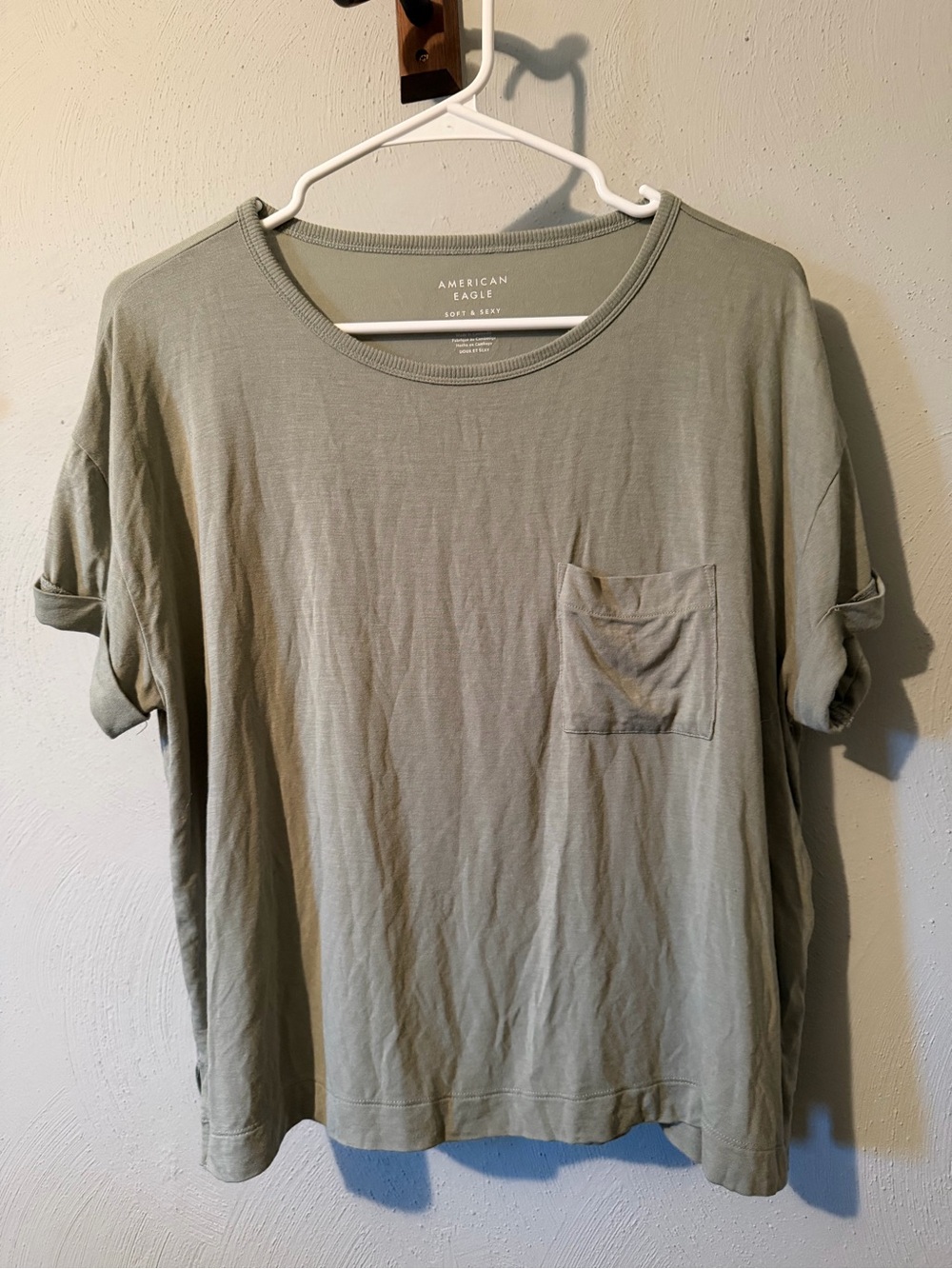 American Eagle Outfitters Women’s Olive Green Short-Sleeve Pocket Tee